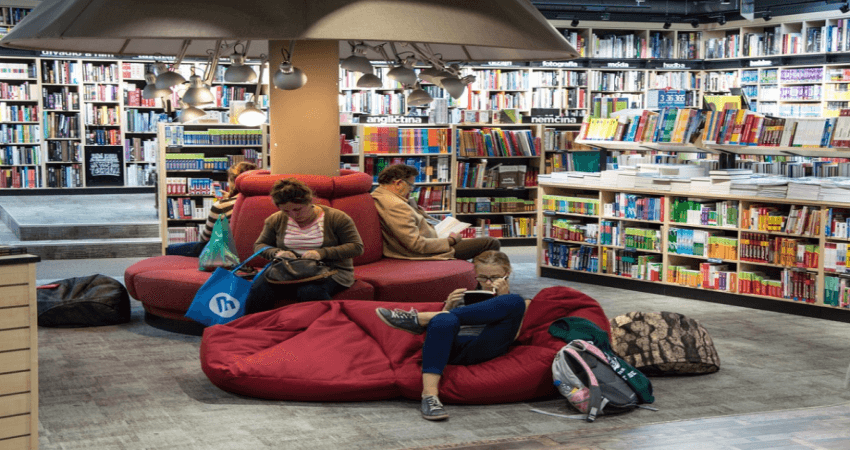 Как выжить книжным магазинам
